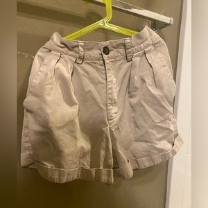 Gap khaki womens shorts. Shorter fit. 100% cotton.
